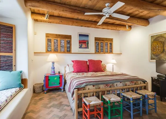 Foothills Retreat- Patios, Rooftop Deck, Quiet, 2Br
