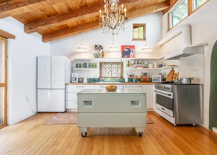 Stunning Artful Adobe - Super Walkable Location - Cozy And Comfortable