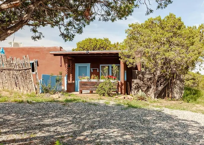 Casita Azul: Cozy Historic Adobe Retreat In Santa Fe